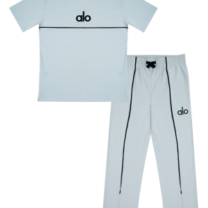 Two-piece ribbed outfit set.